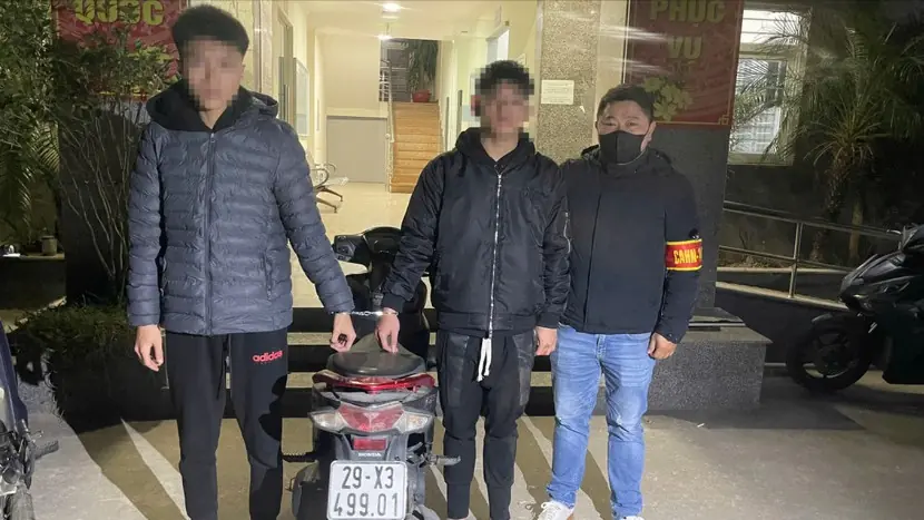 Khống chế hai đối tượng ném vỏ chai bia vào nhà đối thủ 